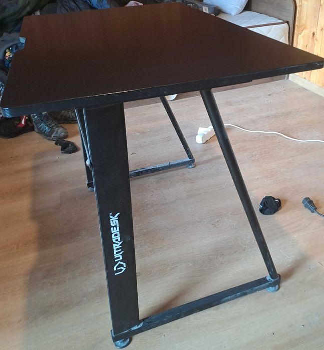 Продаваю Гейминг бюро Ultradesk Enter V2