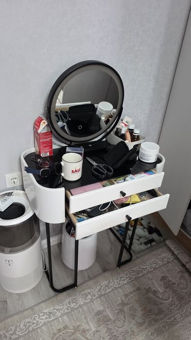 Стол и стул  для касметике
