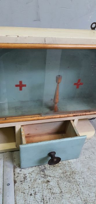 Ретро    аптечка