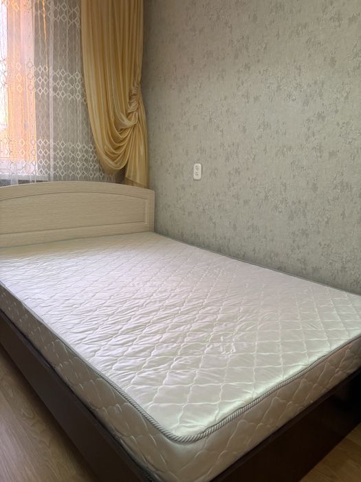 Продам кровать 140х200, с матрасом, плюс прикроватная тумба