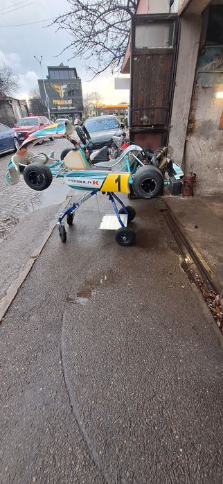 Състезателен  картинг вече и с нови стикери