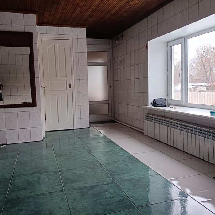 Продам дом с большим помещением
