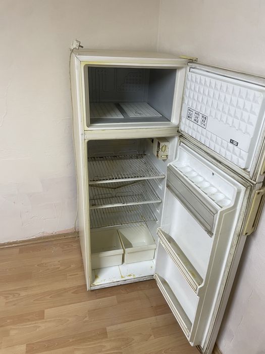Продавам Хладилник FRINKO с Камера