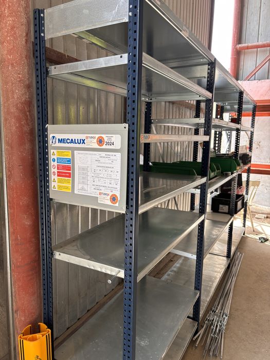 Rafturi metalice cu polite