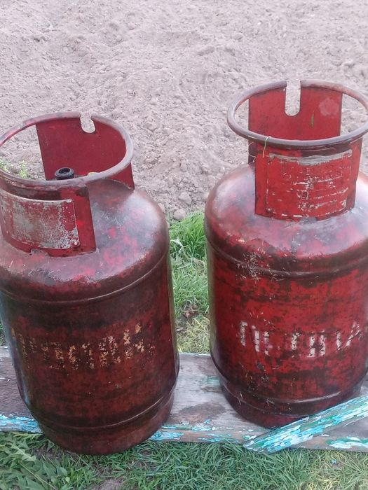 Продам две газовые баллона.