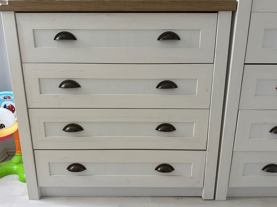 Set comode Markskel - 4 sertare + 5 sertare (alb / stejar)".