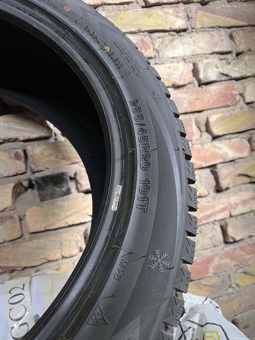Зимние шины Grenlander IceDefensor Stud II 255/45 R20 101T с шипами