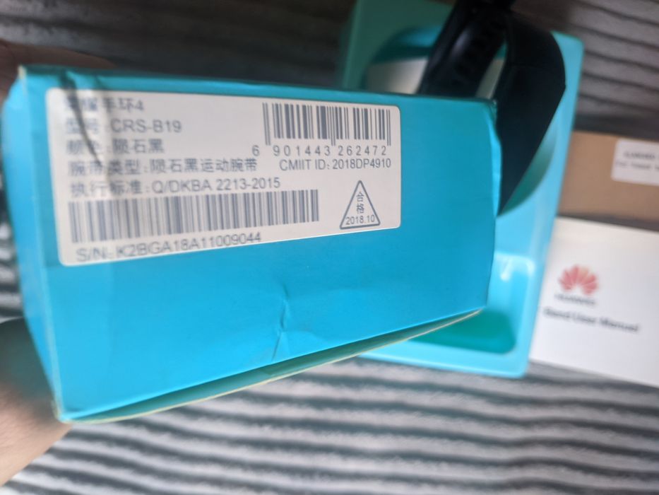 Продам фитнес-трекер Honor Band 4