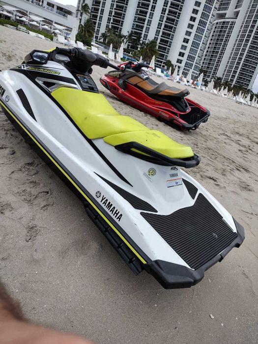 Джет Кавазаки 300 HP + Ямаха & 175 HP Меркурий двигател