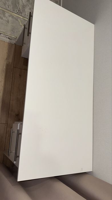 Белый письменный рабочий стол