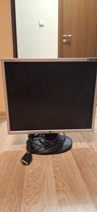 Монитор: LG flatron L1953TR