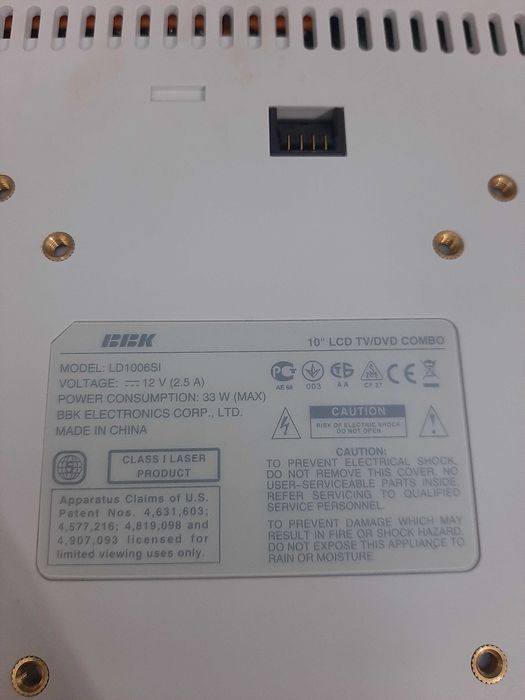 ЖК телевизор со встроенным DVD плеером.