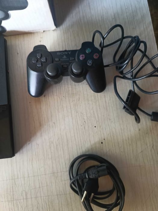 Продавам PSP 2 много запазен  с два джойстика