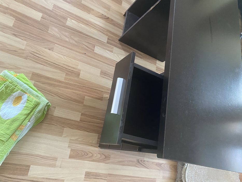 Birou wenge modern cu 4 sertare și spațiu pentru unitate PC / depozitare