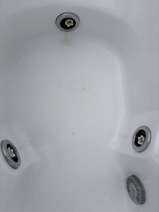 Cada baie cu hidromasaj