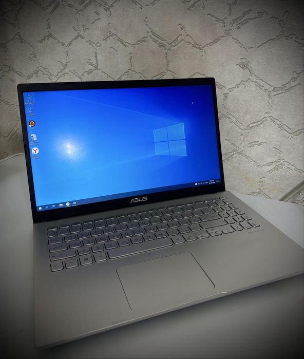 Ноутбук «Asus» в отличном состоянии