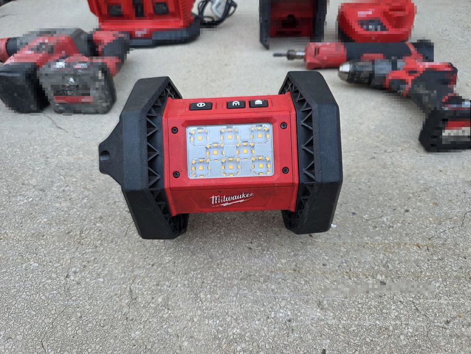 Milwaukee M18 proiector led