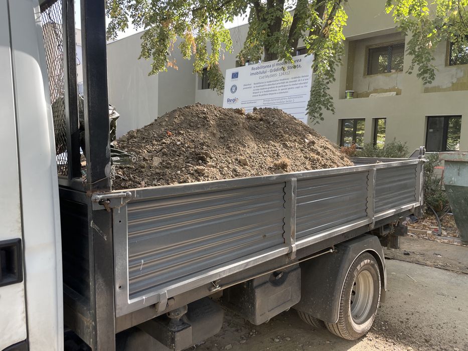 Evacuare pamant excavat resturi vegetale crengi gazon