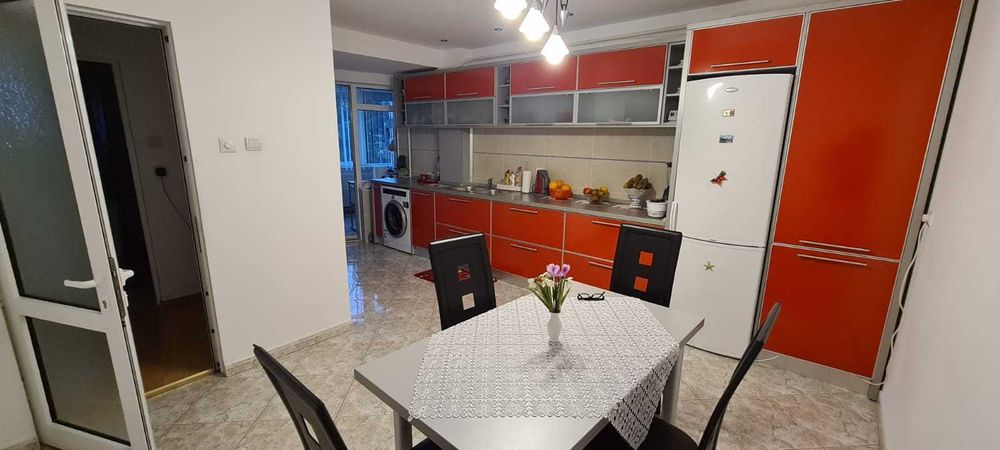 Vind apt 105 m2 util/1550 euro /m2, in bloc cu curte inchisa si spatiu de parcare