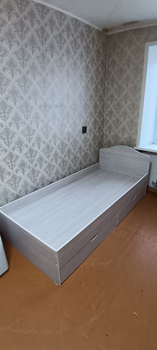 Кровать без матраса