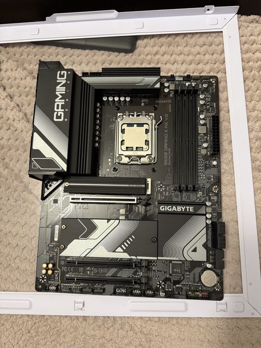 RYZEN 7800X3D  + B650 Gaming X AX V2 (wifi+bluetooth)