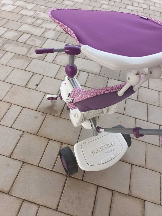 Vand doua triciclete copii