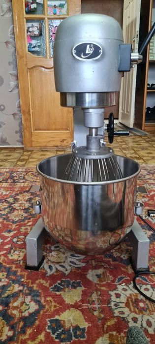 Продам миксер плонитарный 20 литров 220в