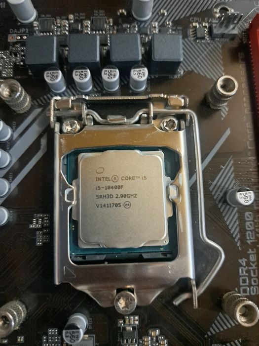 I5 10400f cu B560m-h