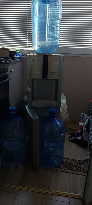 диспенсър с туби рециклиран