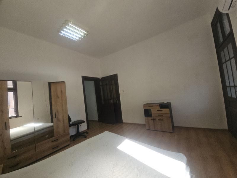 Дава се под наем Двустаен апартамент в Бургас, Център - 55 кв.м за 280.5 € - Снимка #3