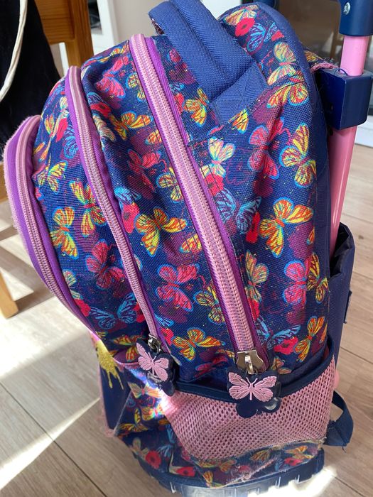 Ученическа раница на колелца за момиче