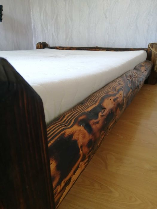 Дървено легло много здраво