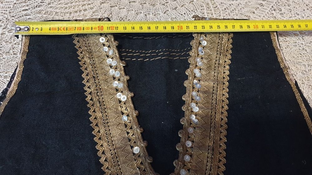 Вълнен сукман с бродерия