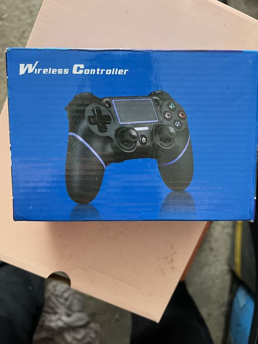 Controlere PS4 - ambele la 120lei