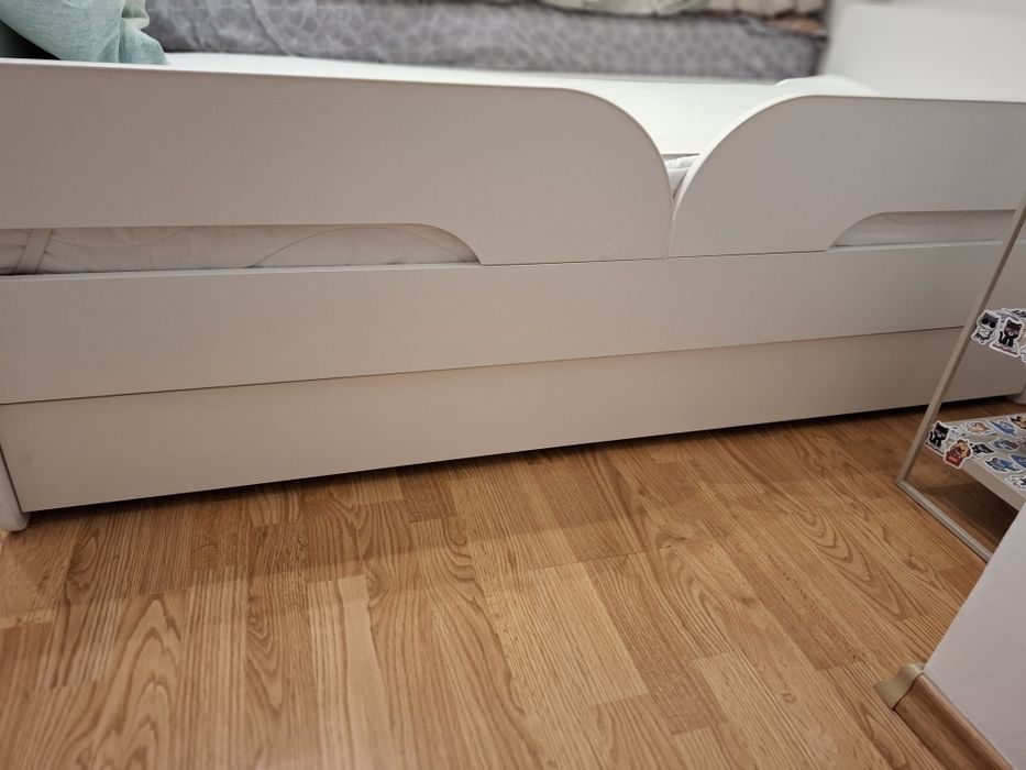 Vand patut copii + saltea + husa impermeabila