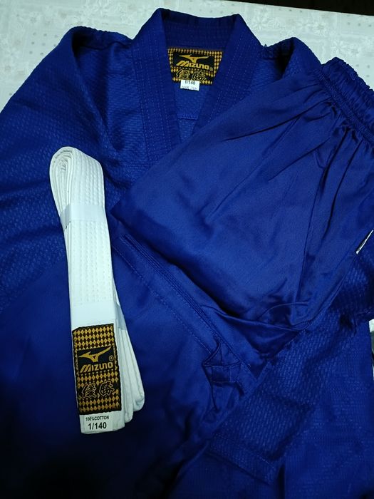 Дзюдо белое и синее