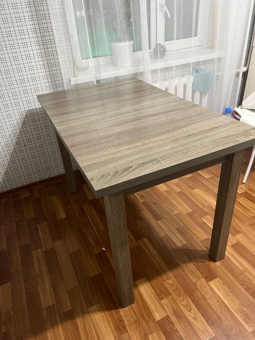 Продам стол кухонный