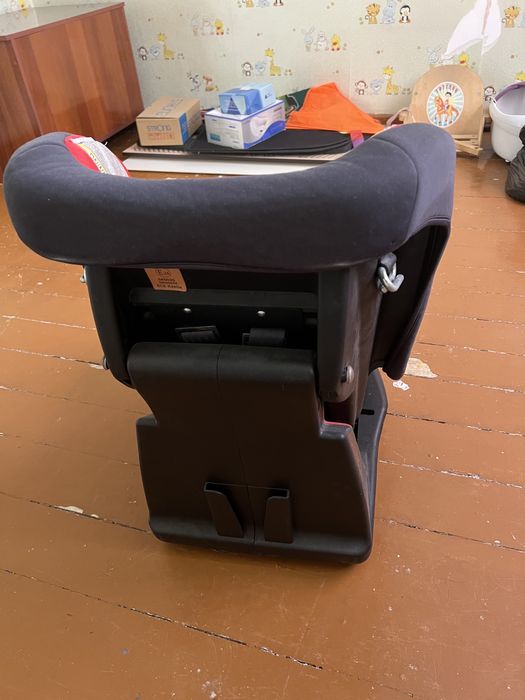 Продам авто кресло chicco