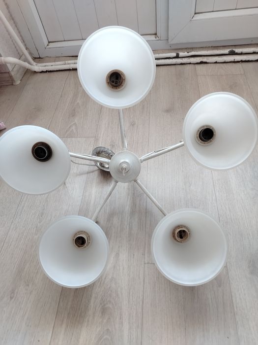 Продаётся люстра