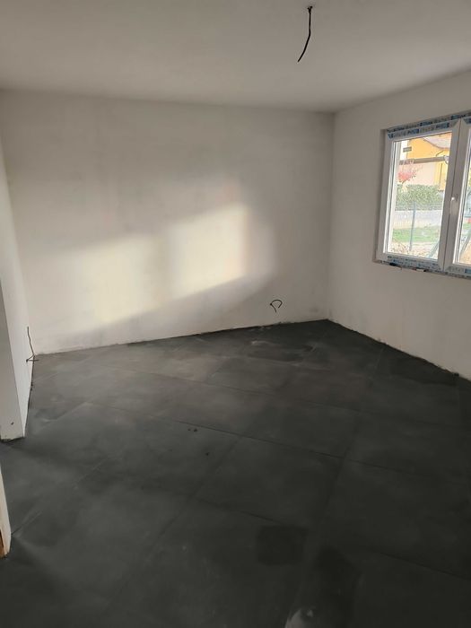 Продавам къща в с. Стъргел на 45 минути от София