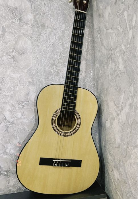 Гитара новая все есть чехол