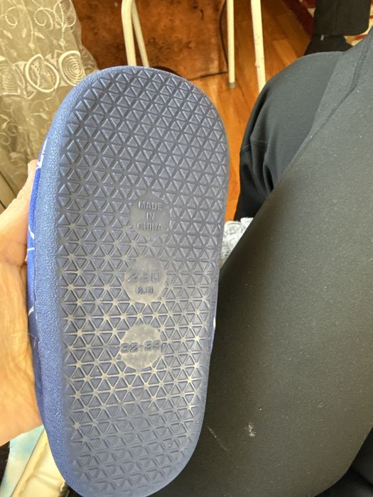 Домашние тапочки для мальчика и девочки