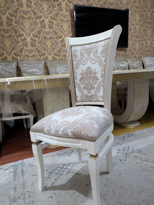 Стол со стульями