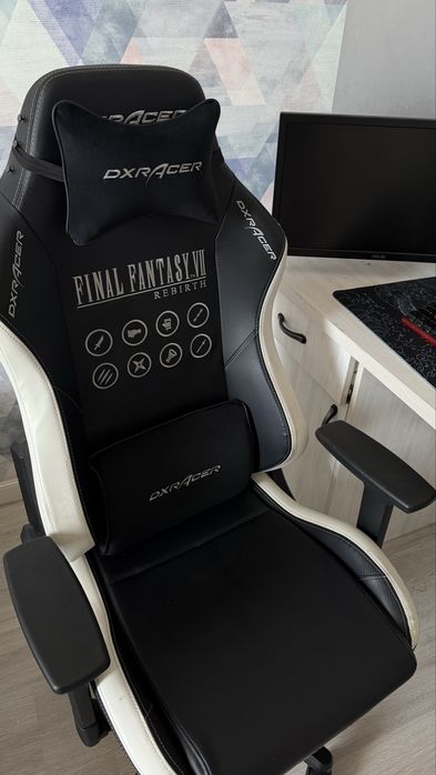 Игровое кресло DXRacer