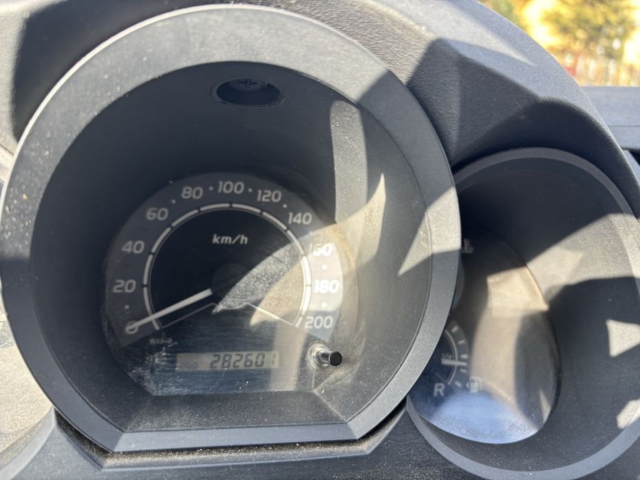 Vând Toyota Hilux