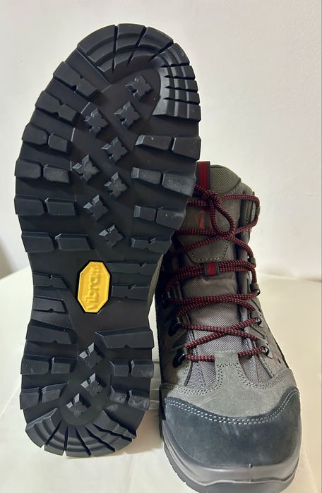 Bocanci noi impermeabili drumetie Tecnica Goretex Vibram nr44