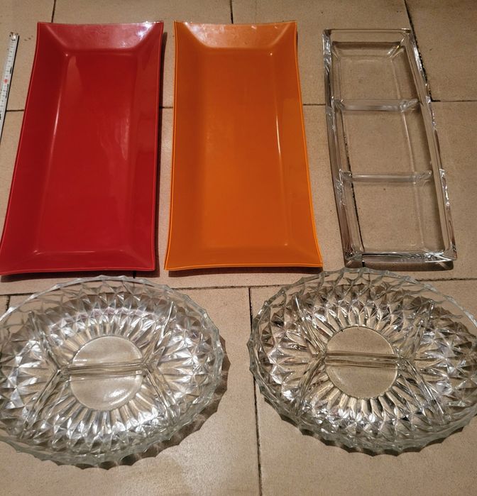 Продавам порцеланови и стъклени чинии и статуетки