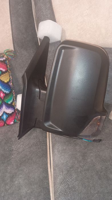 De vânzare  oglinda sprinter.partea stânga