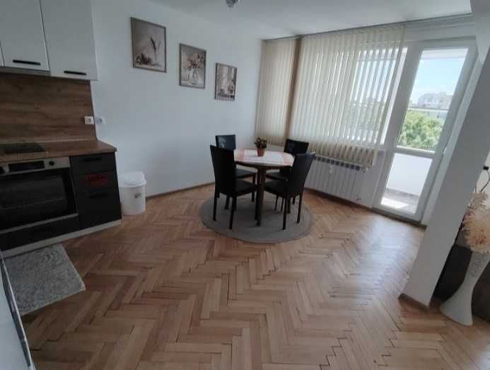 Дава се под наем Тристаен апартамент в София, Изток - 82 кв.м за 818 € - Снимка #2