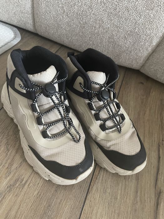 Детски боти Reserved